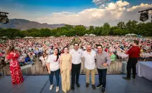 David de la Peña festeja en grande a las mamás de Santiago