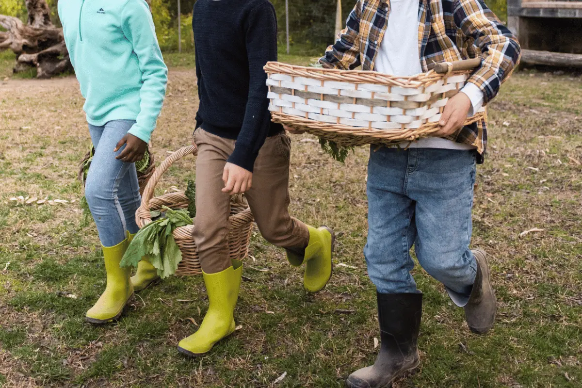 La granja infantil se ha convertido en un símbolo de interacción cercana con la naturaleza dentro de un entorno urbano, ofreciendo a los niños una vivencia que difícilmente encuentran en su vida cotidiana. Foto: Canva.
