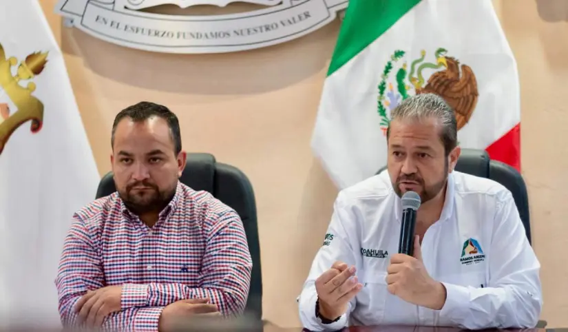 Alcalde de Ramos Arizpe presenta la tarjeta 