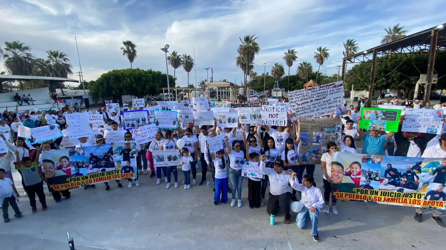 Puerto San Carlos: familiares marchan por justicia para pescadores sudcalifornianos presos en Estados Unidos. Foto: Alberto Cota.