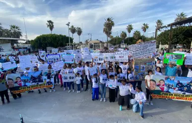Familiares de pescadores presos en EU marchan por justicia: buscan ayuda de Claudia Sheinbaum