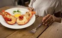 Descubre la receta secreta de la tradicional langosta cabeña rellena