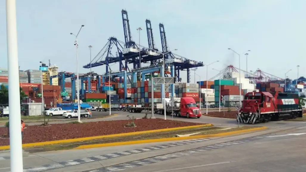 Reabren aduana del puerto de Manzanillo, Colima, y detienen a manifestantes