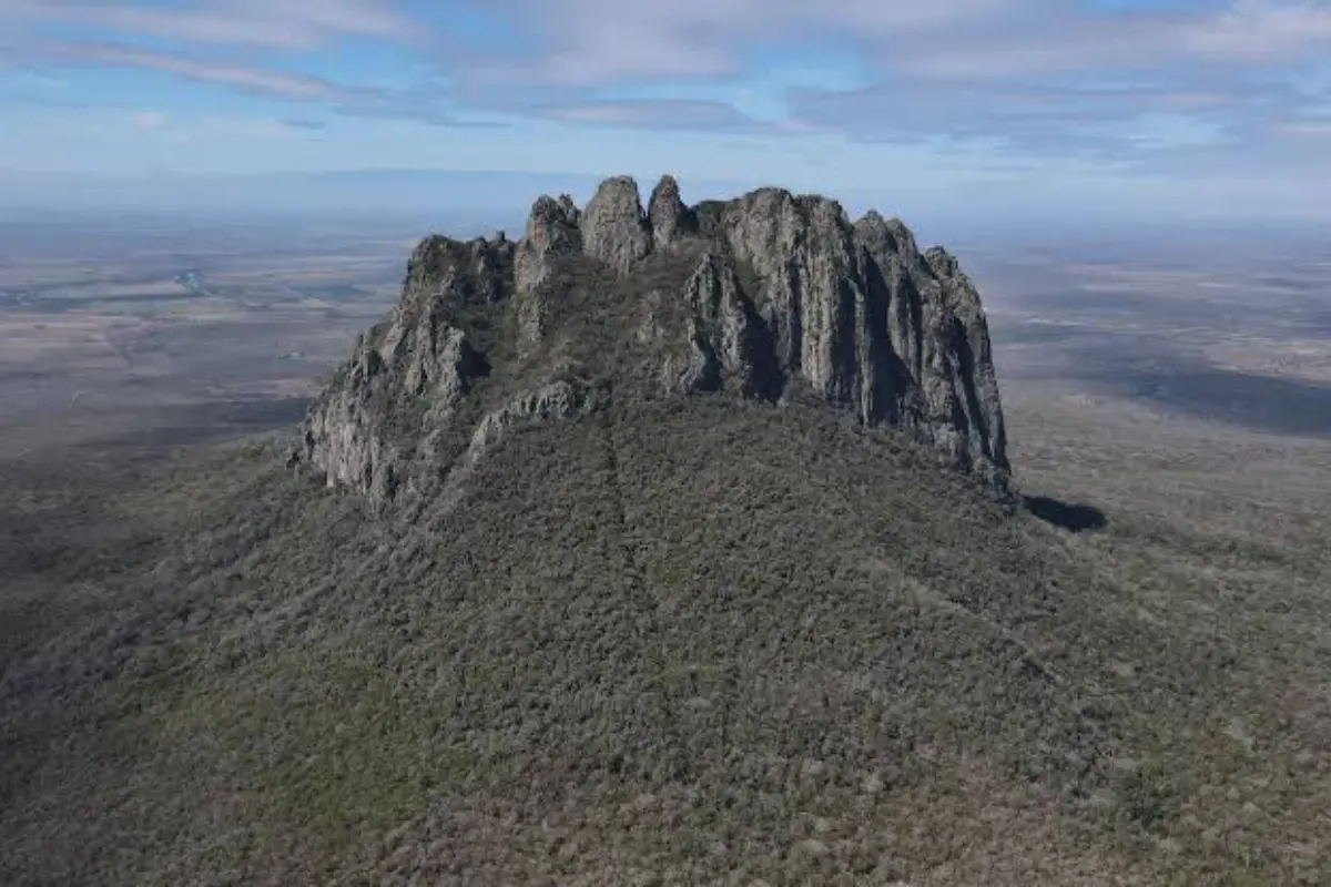 El cerro del Bernal, que da identidad al escudo de Tamaulipas, es un volcán extinto ubicado en el municipio de González, en el sur del estado. Foto: Daniel Espinoza