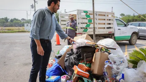 David de la Peña impulsa reciclaje con canje de residuos por plantas y regaderas en Santiago