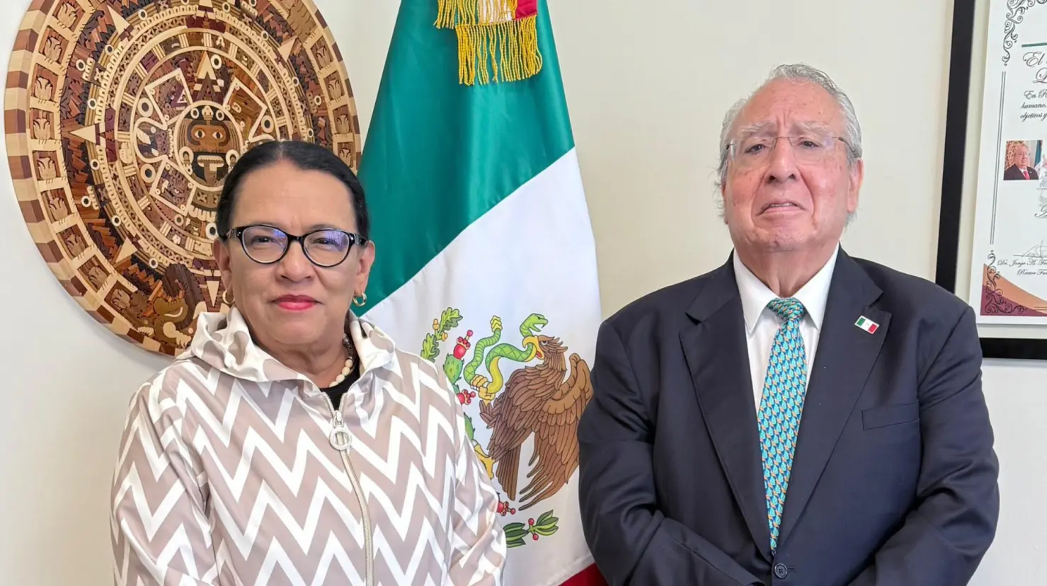 México formaliza invitación al papa León XIV durante visita al Vaticano. Foto: X (@rosaicela_)