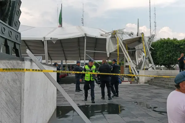 Colapsa estructura en la Feria de Libros de  Nezahualcóyotl; se reportan 5 heridos