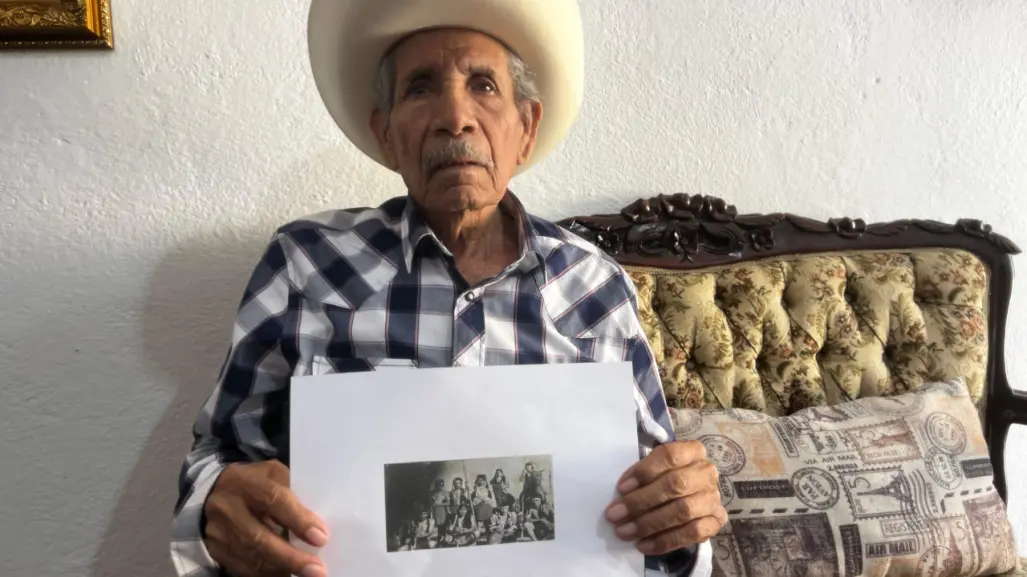 Él es Porfirio, duranguense que fue extra en la primer película filmada en Durango, Pluma Blanca