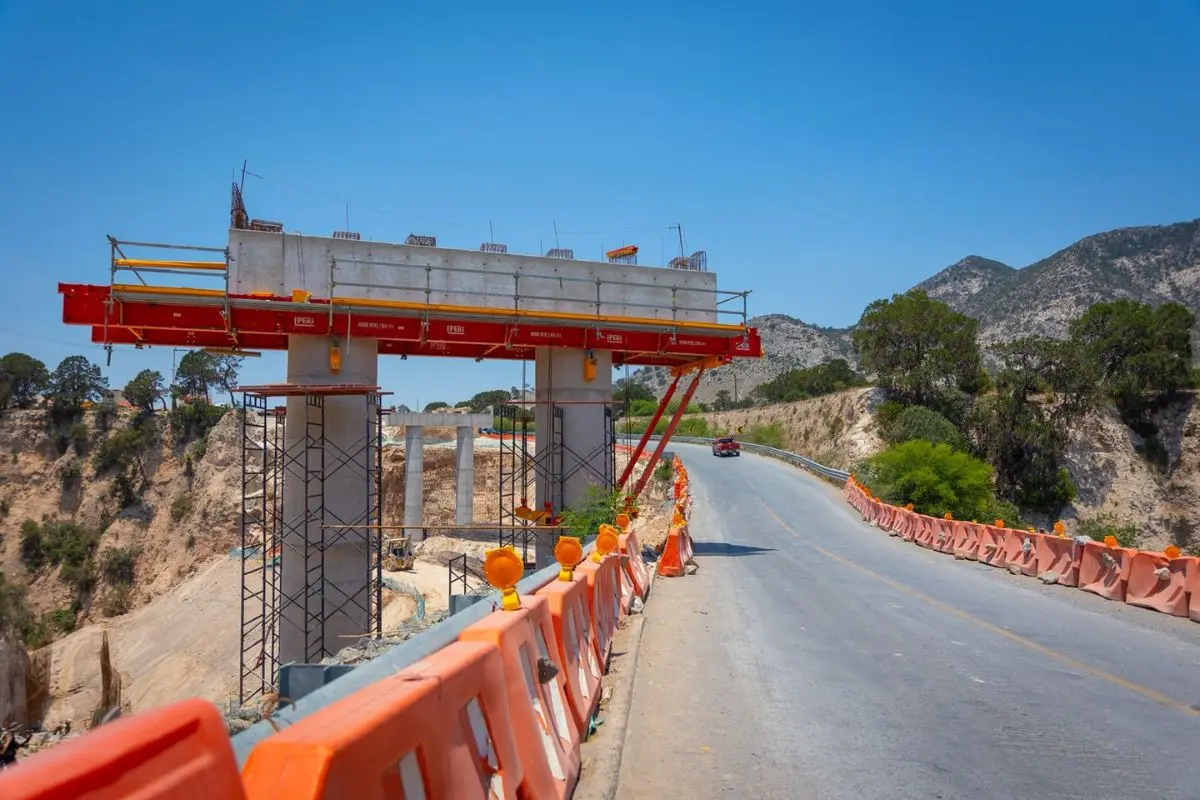 la nueva carretera Interserrana permitirá a las empresas disminuir costos logísticos y aumentar su competitividad. Foto: Gobierno de Nuevo León