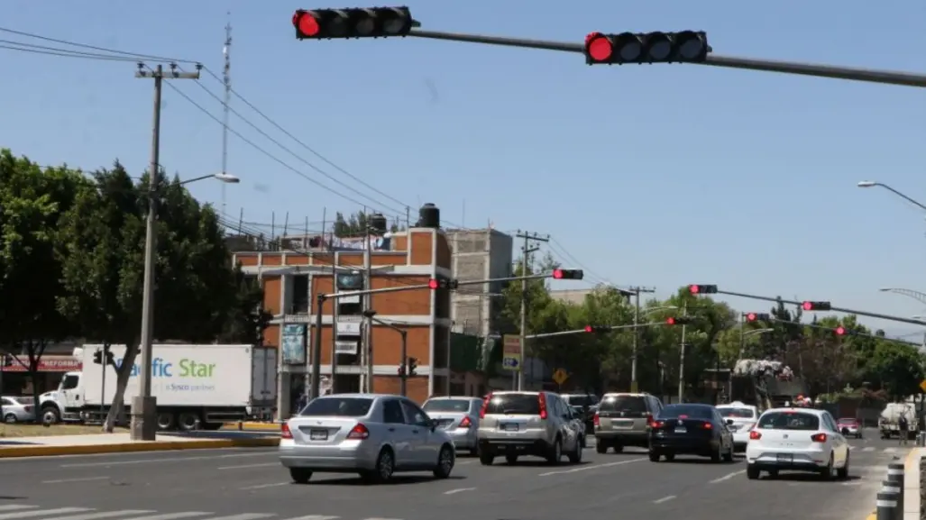 Descubre cuántas multas se pueden generar durante la luz roja del semáforo en CDMX