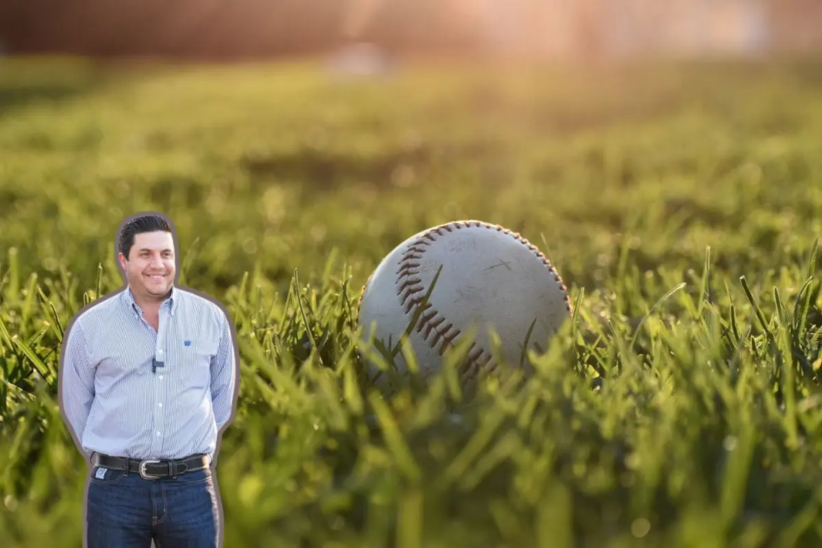 El municipio de Salinas Victoria se convirtió en sede de las eliminatorias del torneo nacional de béisbol de Pemex. Foto: CANVA / Raúl Cantú