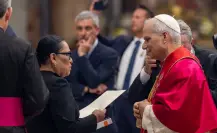 VIDEO | Rosa Icela Rodríguez invita al papa León XIV a México ; entrega carta de Claudia Sheinbaum 
