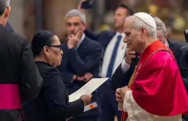 VIDEO | Rosa Icela Rodríguez invita al papa León XIV a México ; entrega carta de Claudia Sheinbaum 
