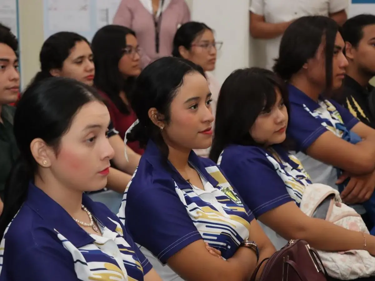 La facultad de Química de la UADY realizó hace unos días su primer Foro de Investigación para fomentar la vocación científica de los estudiantes.- Fuente UADY