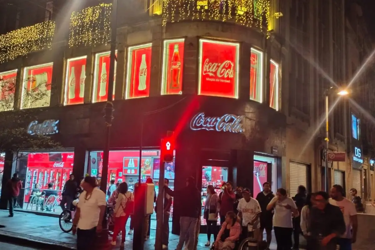 Tienda Coca- Cola CDMX. Foto: facebook @cocacola | Canva