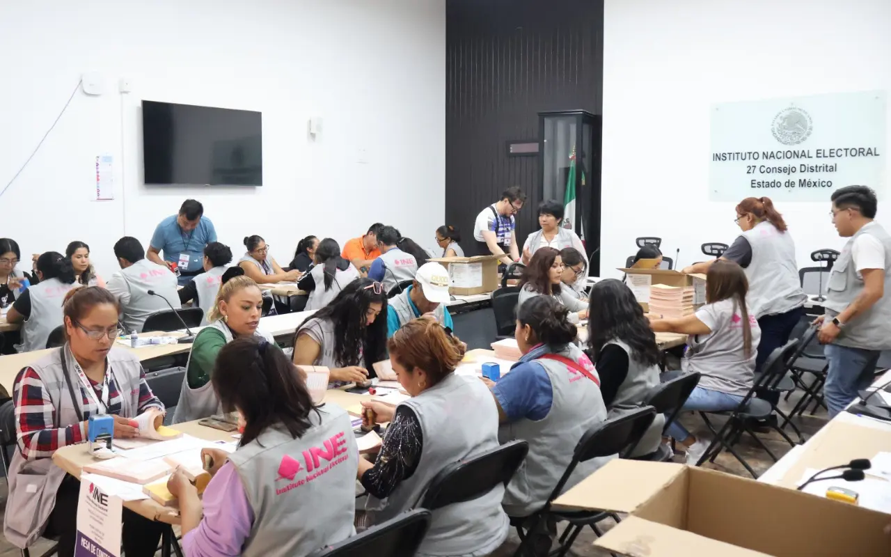 Este 1 de junio sal a votar informado. Usa la plataforma Ubica tu casilla del INE y conoce dónde te toca participar. Foto: X/ @INEedomex (Canva)