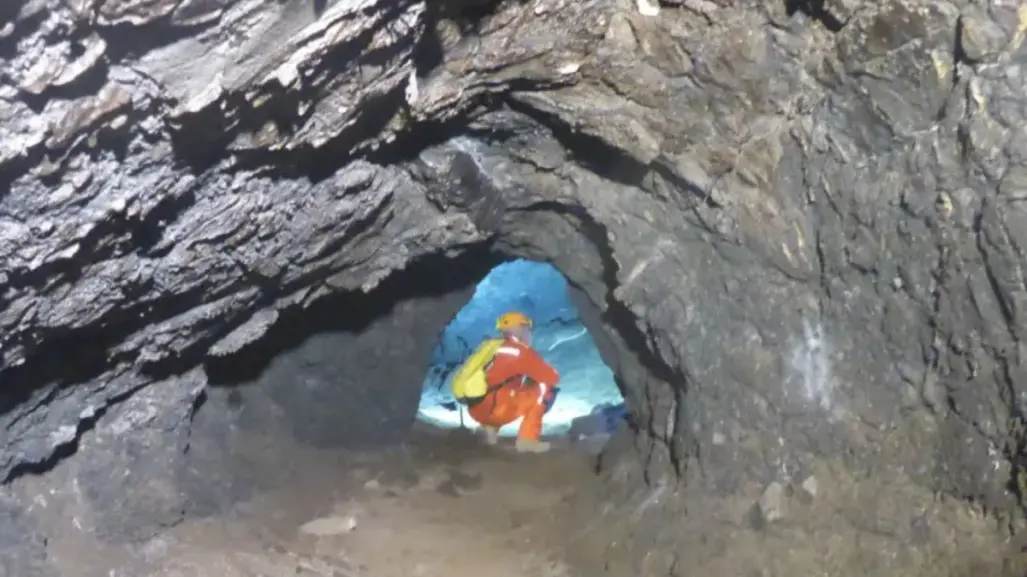 Esta Cueva se encuentra a una hora de Victoria y para explorarla debes nadar en un río subterráneo