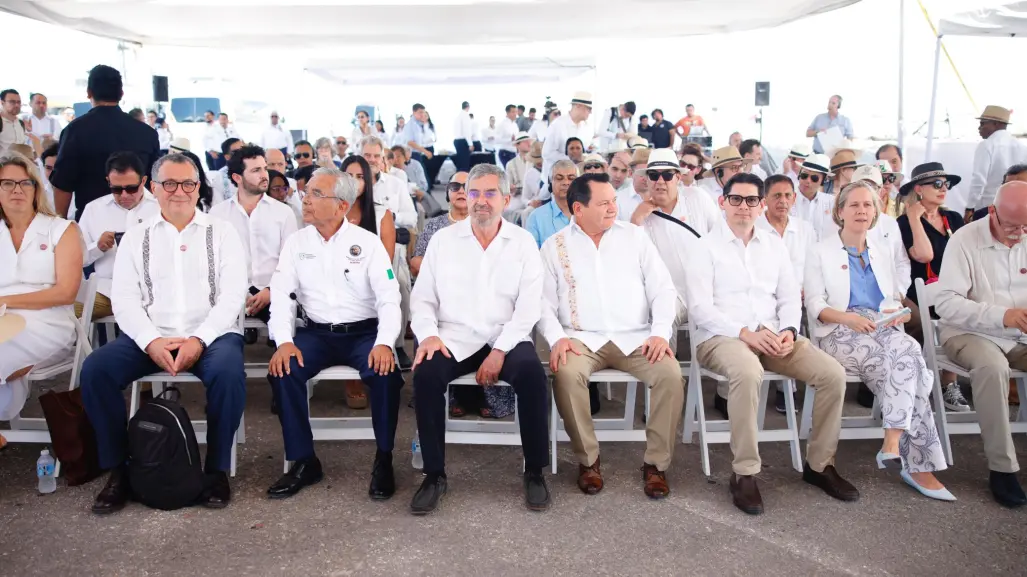 Juan Ramón de la Fuente presenta iniciativas prioritarias ante diplomáticos en el sureste de México