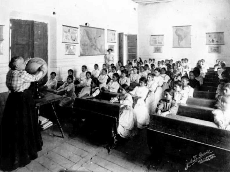 ¿Cuál fue la primera escuela para niñas de Durango?