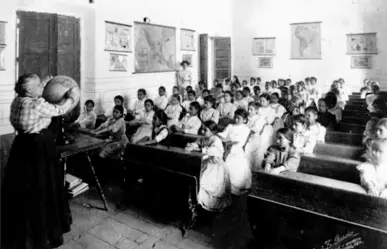 ¿Cuál fue la primera escuela para niñas de Durango?