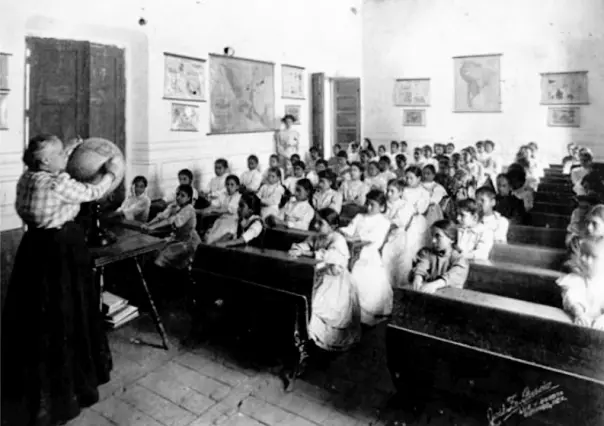 ¿Cuál fue la primera escuela para niñas de Durango?