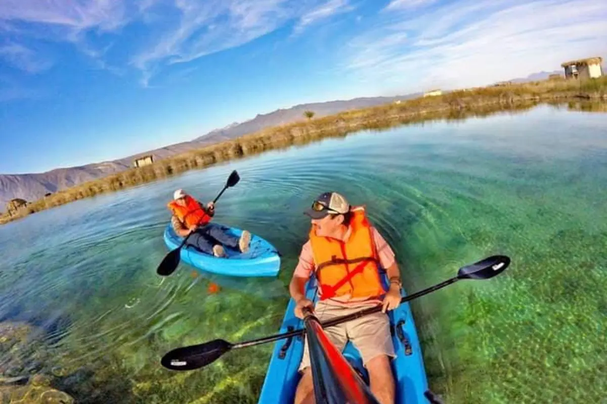 En este río de Coahuila puedes practicar kayak. Foto de Cuatro ciénegas Magic Town.