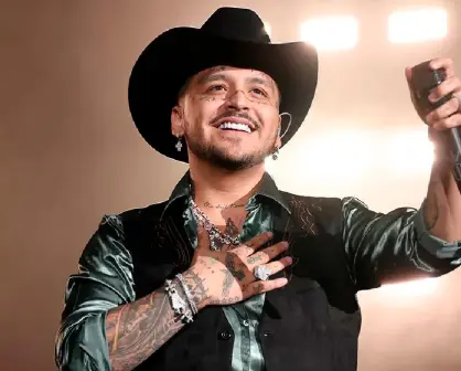 Christian Nodal comparece en juzgados por demanda millonaria