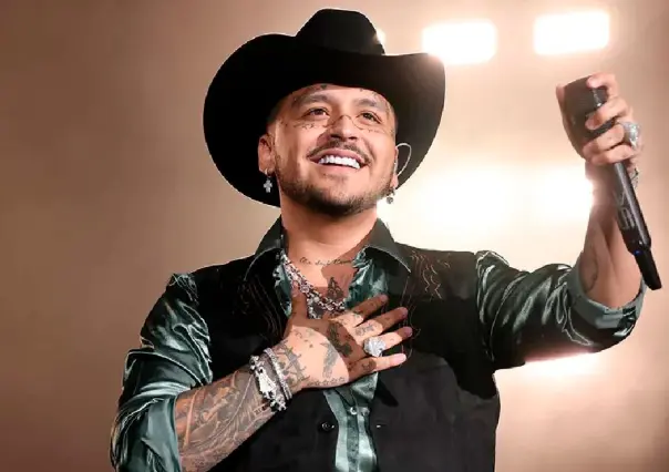 Christian Nodal comparece en juzgados por demanda millonaria