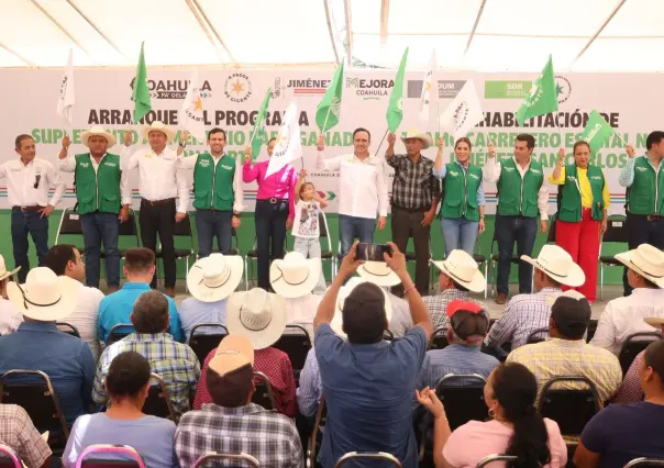 Manolo Jiménez entrega minisplits y anuncia obras para Acuña