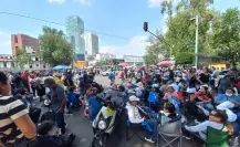 CNTE da portazo en Segob: bloquean calle Bucareli en CDMX