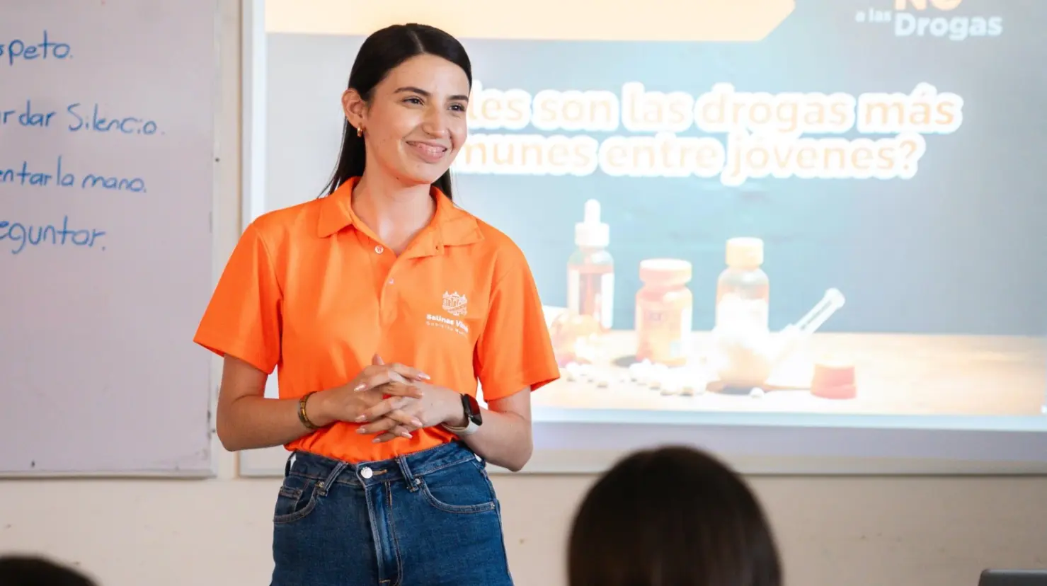 La implementación de programas educativos y de concientización en escuelas y comunidades. Foto: Facebook Gobierno Municipal de Salinas Victoria.