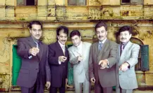 Los Tigres del Norte abordan la hipocresía con su canción “Con Qué Derecho”