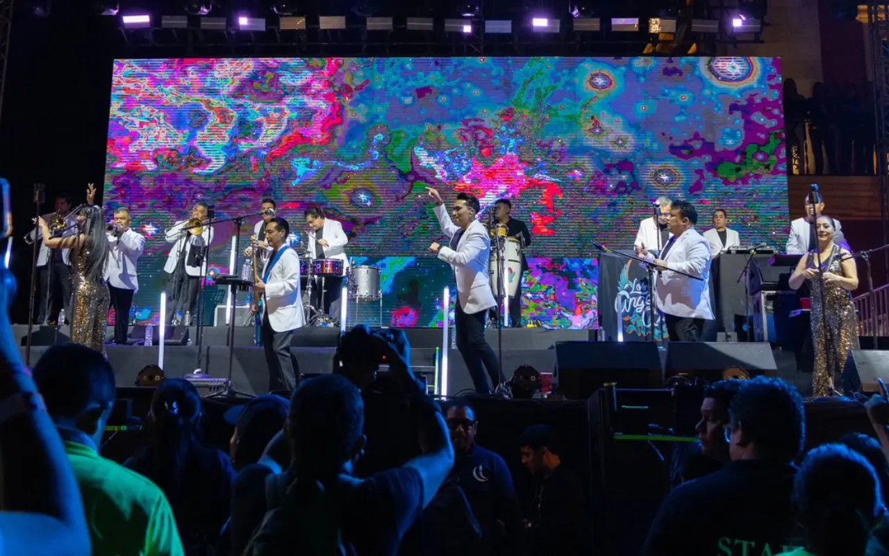 Disfruta del ritmo de Los Ángeles Azules como parte de la cartelera de la Feria de Tultitlán 2025. Foto: X/ @GobOax (Canva)•