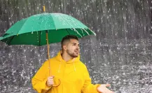 Frente frío atípico rompe con el calor en Nuevo León y trae fuertes tormentas eléctricas