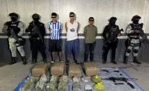 Fuerza Civil detiene a 3 hombres con armas y droga al norte de Monterrey