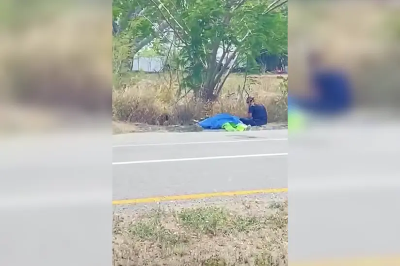 De acuerdo a los testigos, el hombre se desvaneció cuando la sensación térmica ers de 40 grados centígrados. Foto: Carlos García