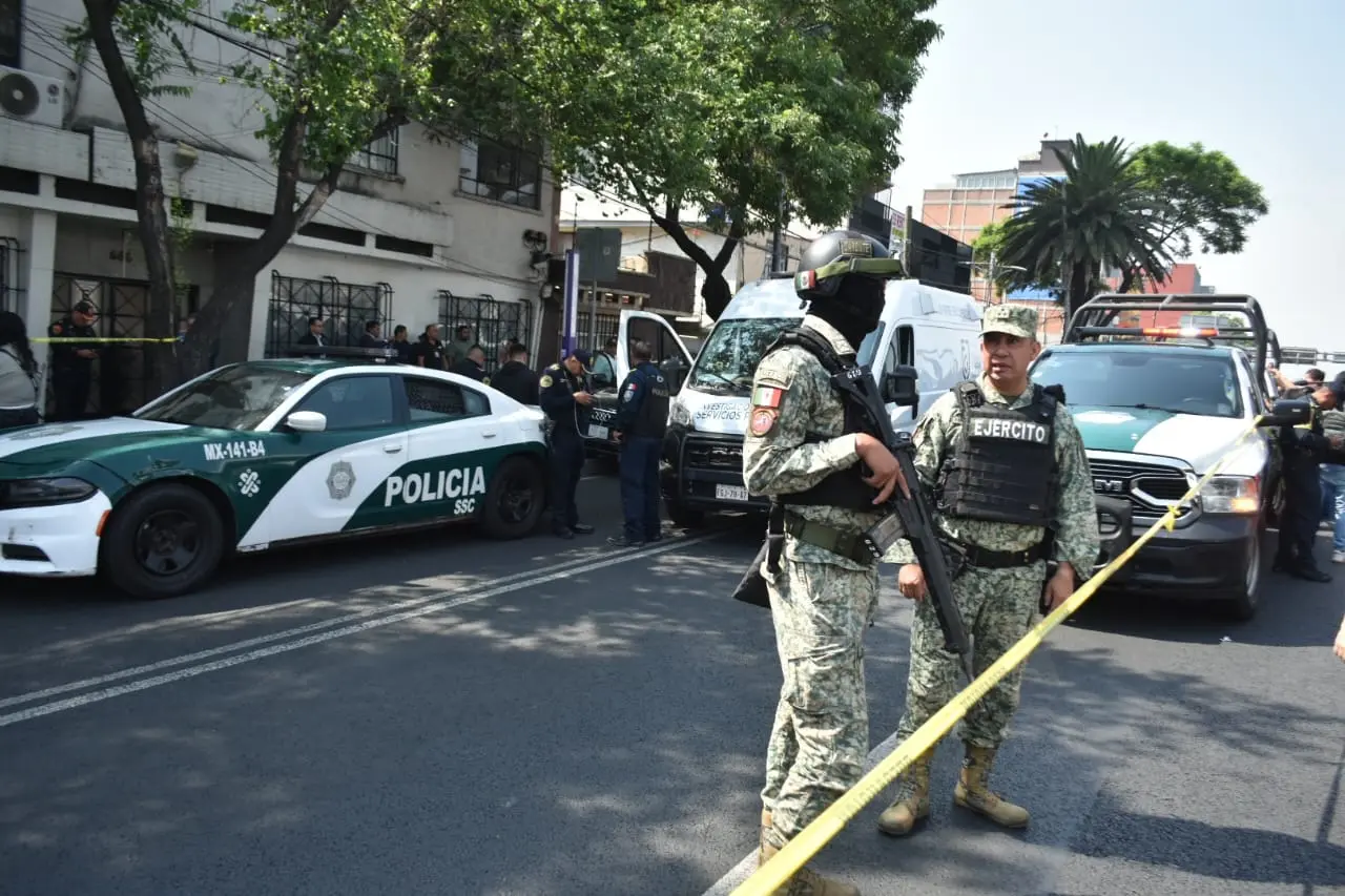 Lugar donde asesinaron a la secretaria y asesor de Clara Brugada en CDMX. Foto: Enrique Pérez Huerta