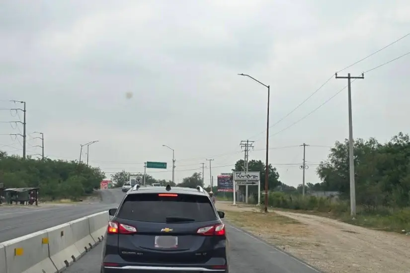 Largas filas para llegar al puente Hidalgo | Foto: FB