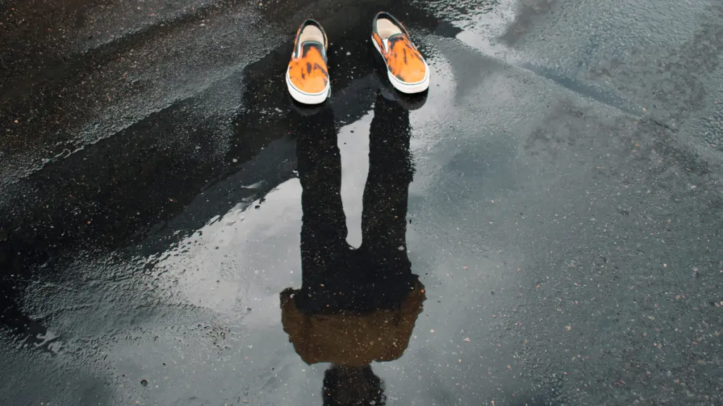 ¡Que tus tenis favoritos no se mojen! Así puedes cuidarlos durante la temporada de lluvias