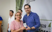 David de la Peña entrega regaderas ahorradoras en Santiago para fomentar el uso responsable del agua
