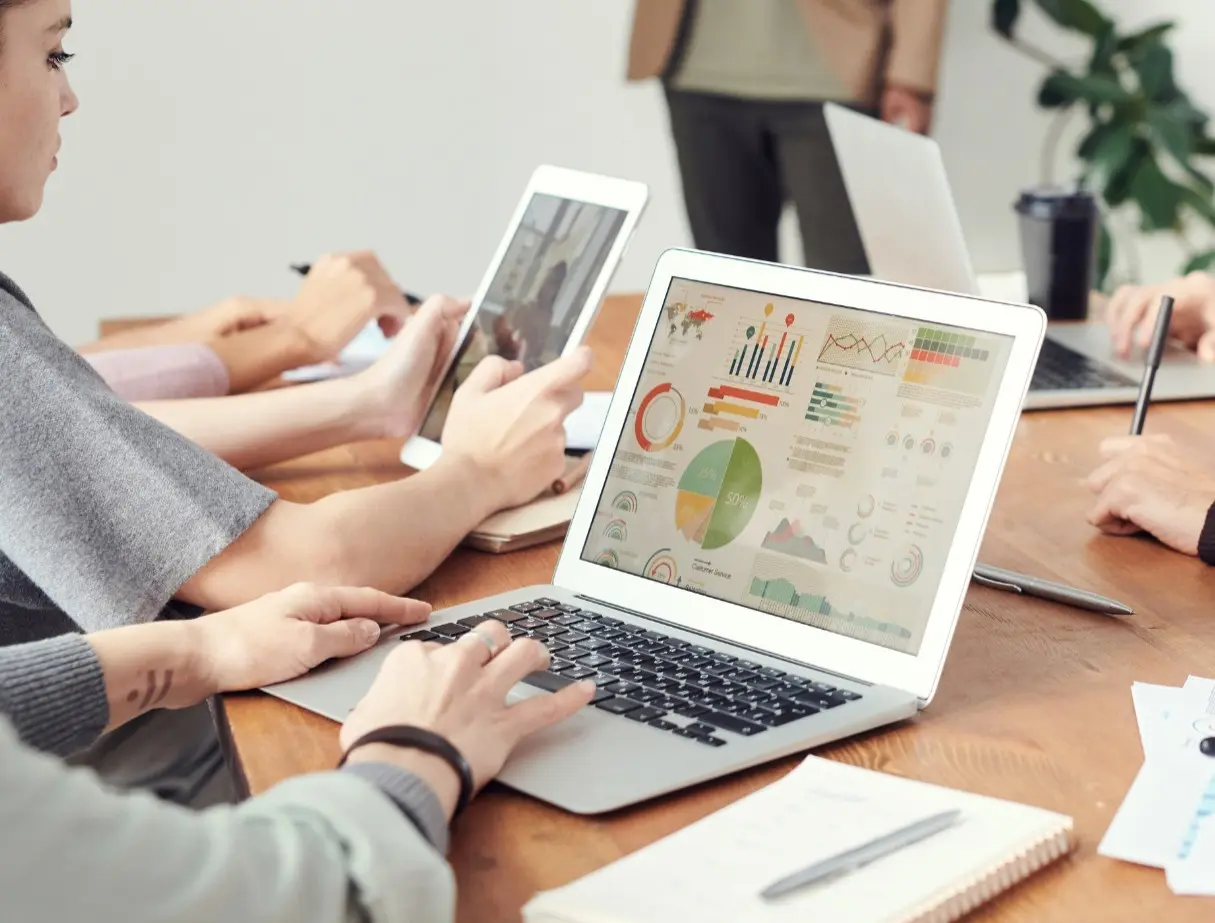 El software POS no es un lujo, es una necesidad para las pequeñas empresas y el comercio actual. Foto: Canva.