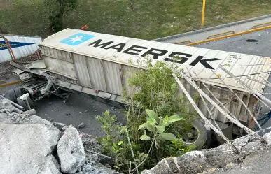 VIDEO | Volcadura de camión de carga deja caos vial en San Nicolás