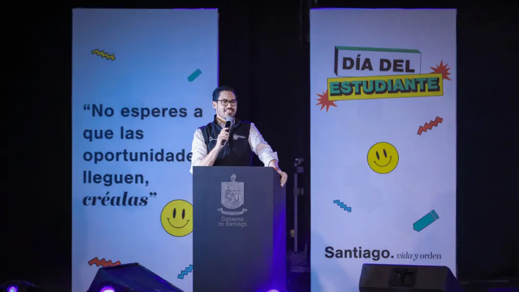 David de la Peña celebra a estudiantes de Santiago