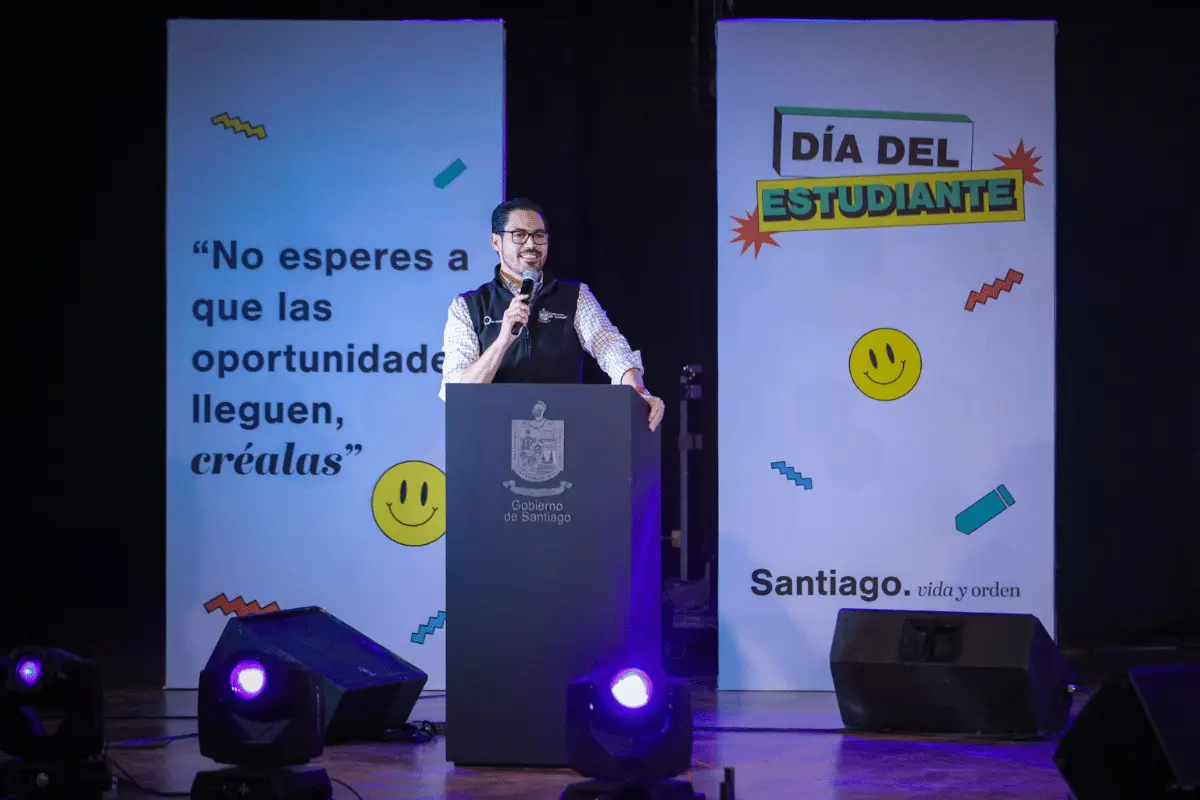 El Alcalde David de la Peña destacó el papel crucial de los jóvenes en el desarrollo del municipio. Foto: Gobierno de Santiago.