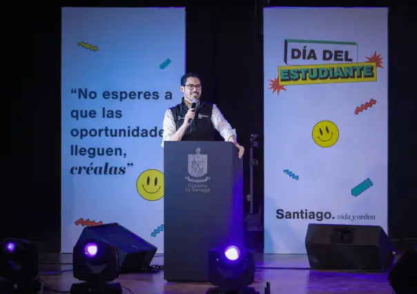 David de la Peña celebra a estudiantes de Santiago