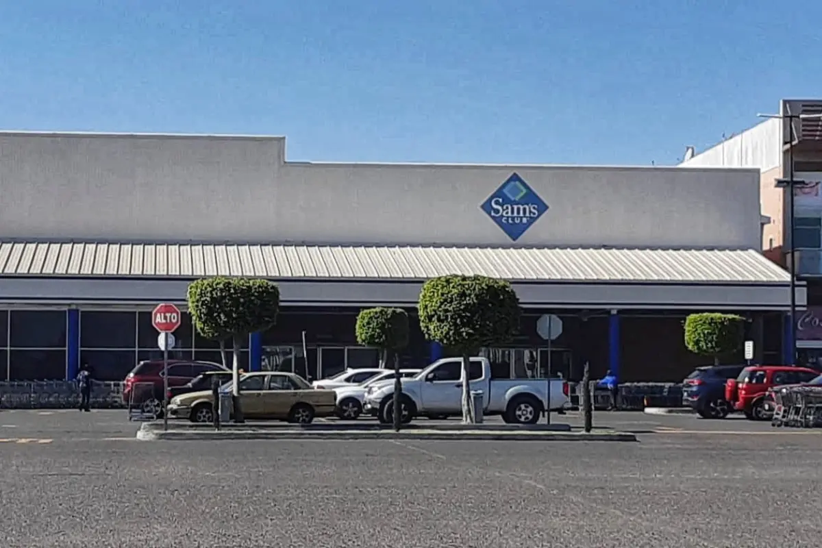 El asalto a Sams en Puebla fue cometido en segundos, las autoridades investigan si se trata de una banda que ha cometido otros atracos. Foto: Carlos Rocha