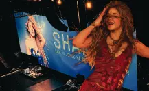 Shakira cae con estilo durante su concierto en Canadá en la gira “Las mujeres ya no lloran”