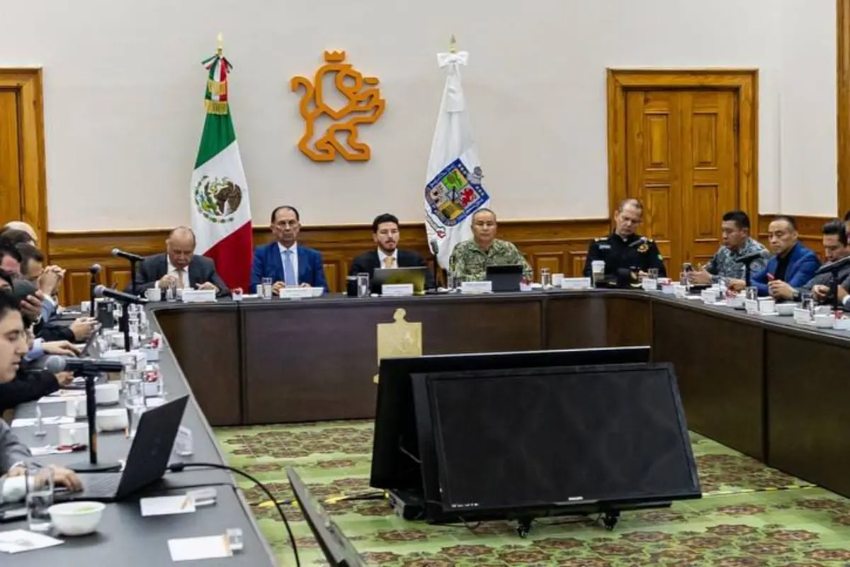 El gobernador del estado, Fuerza Civil, la nueva Fiscalía estatal, autoridades federales y municipales en la Mesa de Seguridad Foto: Gobierno de Nuevo León