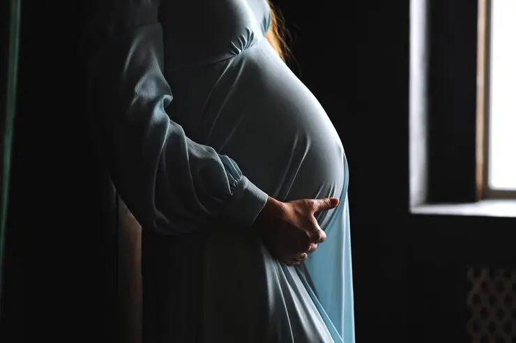 La sala busca brindar consuelo y dignidad en el duelo perinatal, como parte del protocolo Código Mariposa. Imagen: FREEPIK
