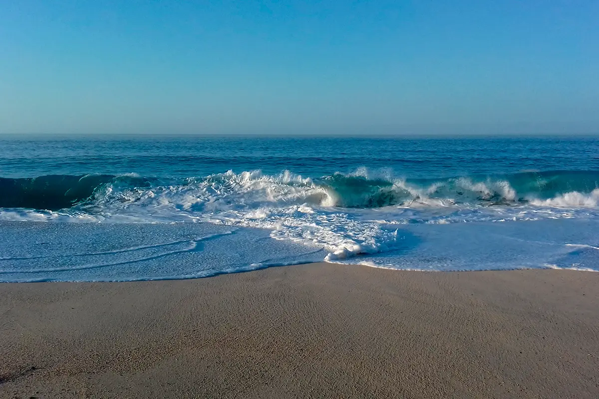 Playa de Los Cabos; se prevé oleaje elevado en la costa occidental del Estado. Foto: Modesto Peralta Delgado.
